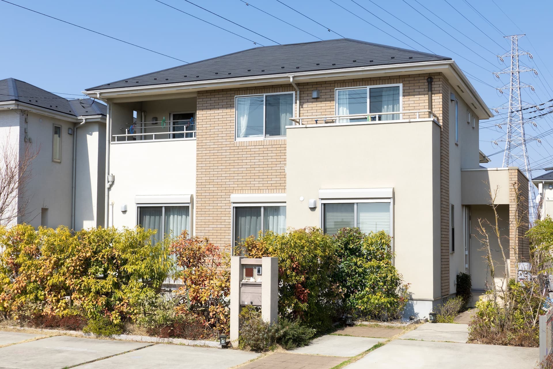 2階建ての家の外観