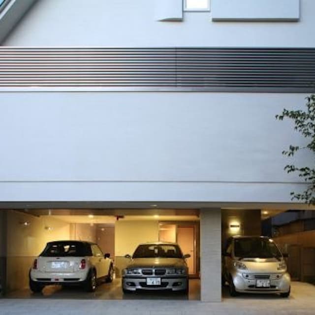 車が3台入るビルトインガレージ